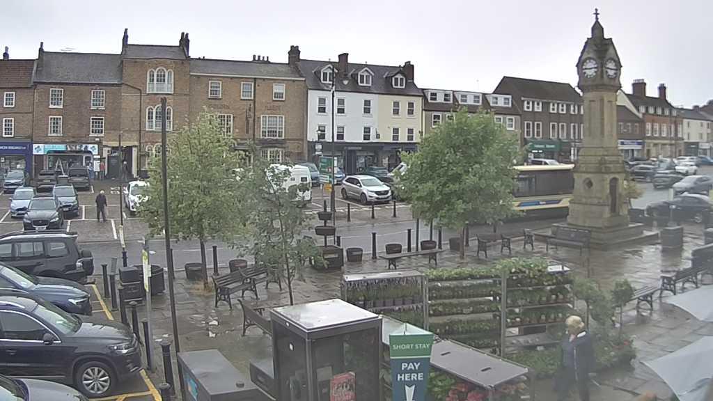 Thirsk webcam overlooking the Market Place