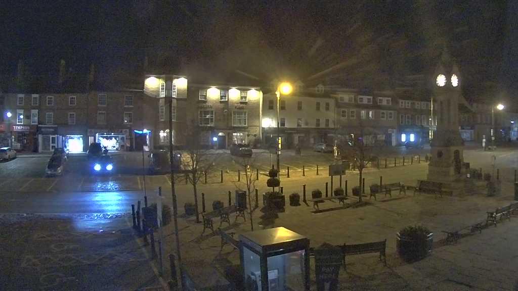 Thirsk webcam overlooking the Market Place
