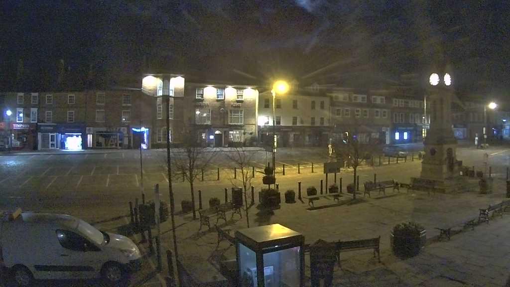 Thirsk webcam overlooking the Market Place