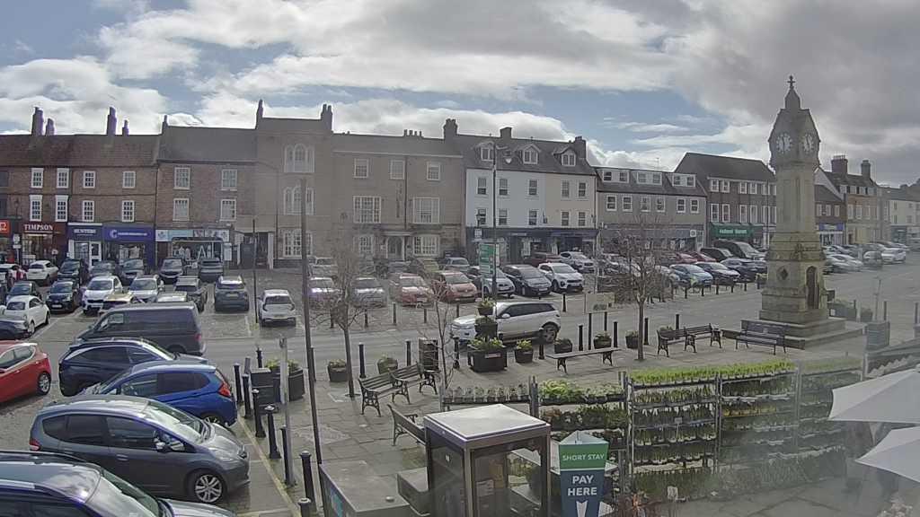 Thirsk webcam overlooking the Market Place