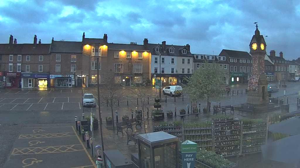 Thirsk webcam overlooking the Market Place