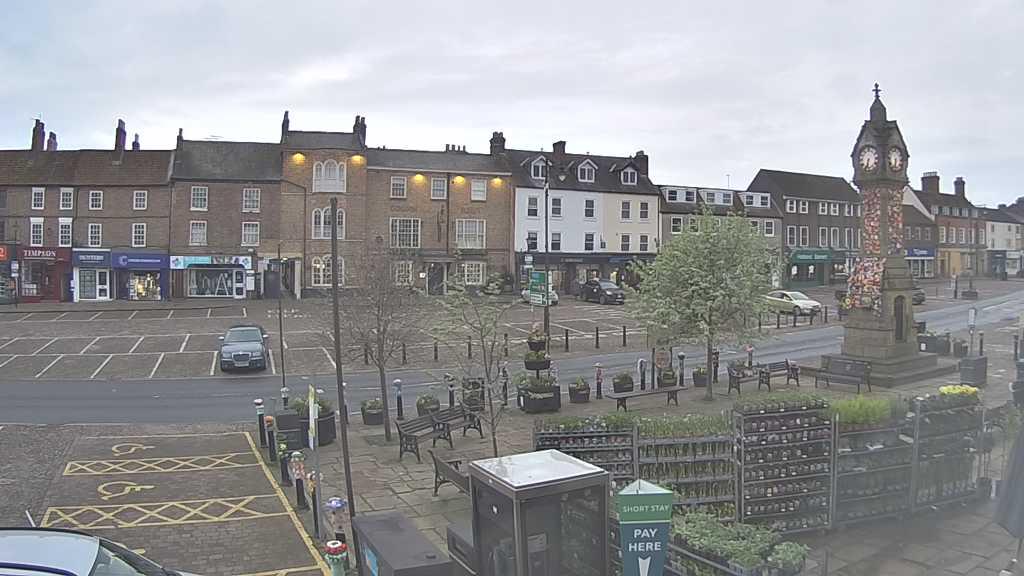 Thirsk webcam overlooking the Market Place