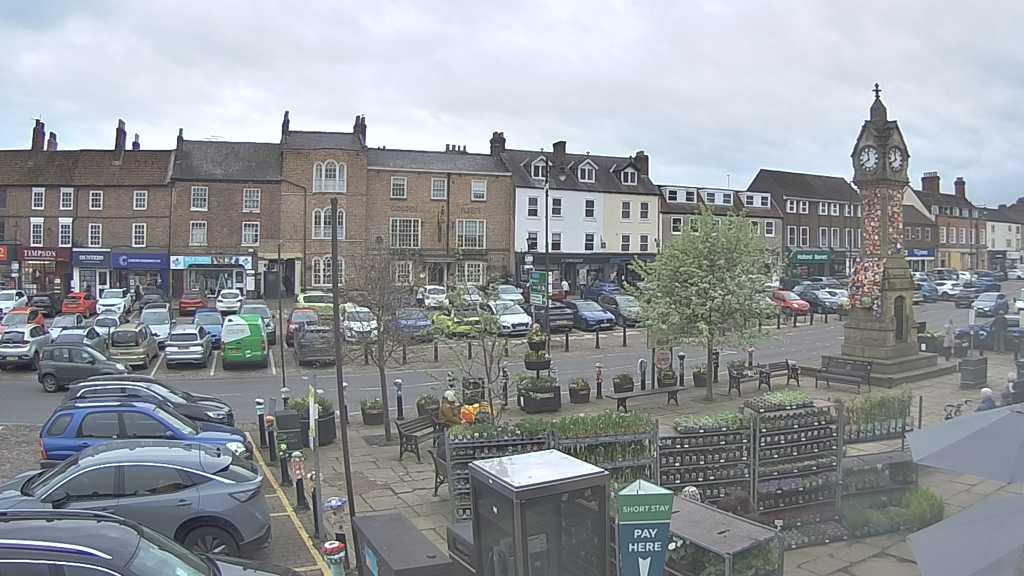 Thirsk webcam overlooking the Market Place