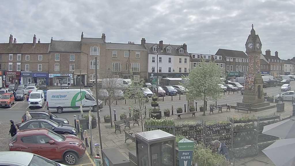 Thirsk webcam overlooking the Market Place