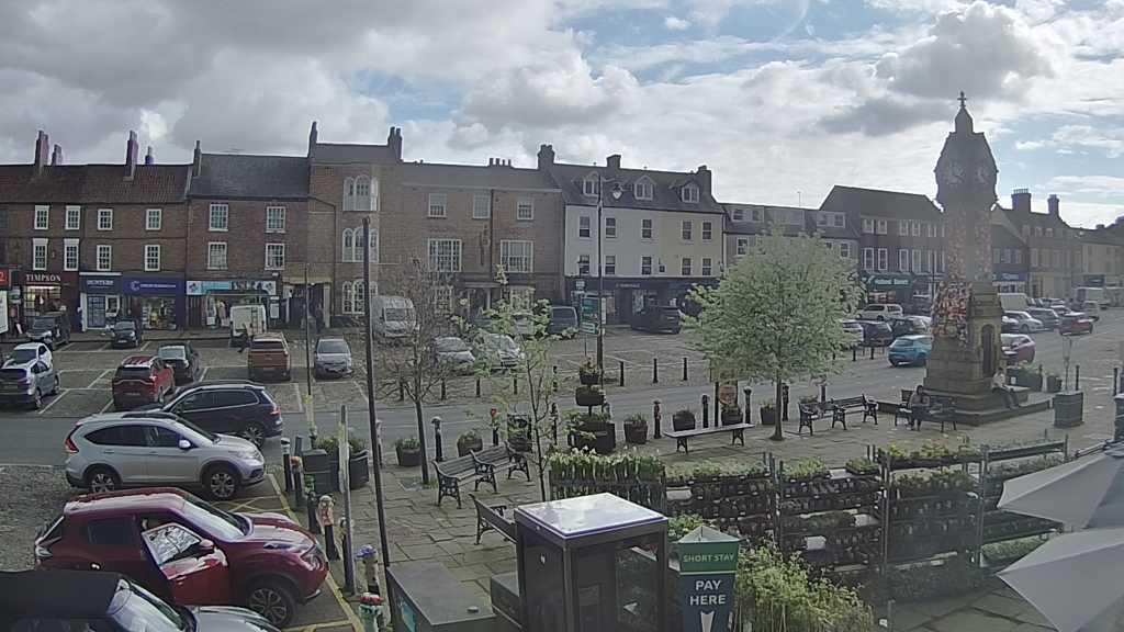 Thirsk webcam overlooking the Market Place