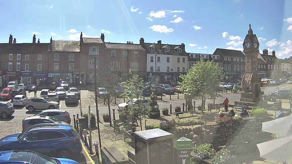 Thirsk webcam overlooking the Market Place
