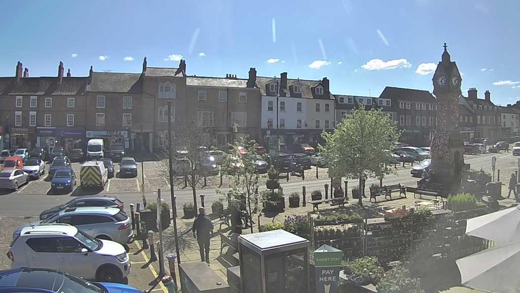 Thirsk webcam overlooking the Market Place