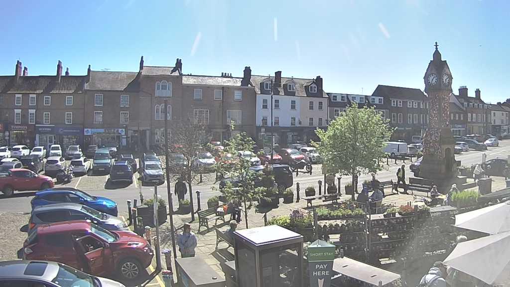 Thirsk webcam overlooking the Market Place