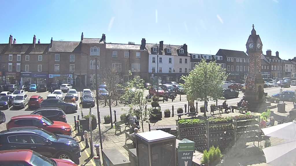 Thirsk webcam overlooking the Market Place