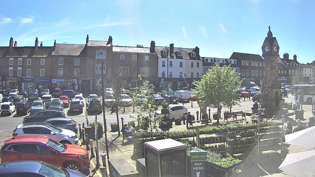 Thirsk webcam overlooking the Market Place