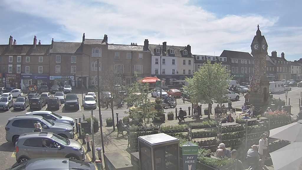 Thirsk webcam overlooking the Market Place