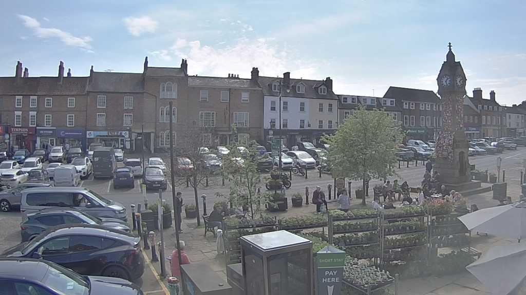 Thirsk webcam overlooking the Market Place