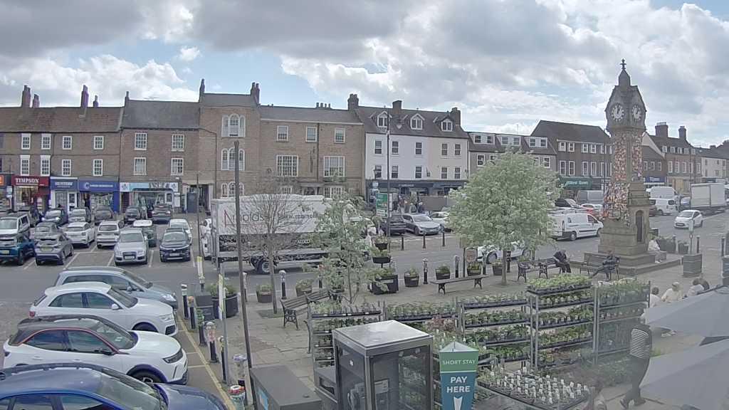 Thirsk webcam overlooking the Market Place