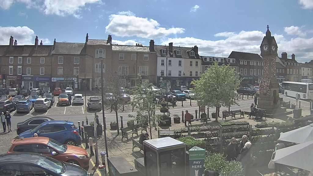 Thirsk webcam overlooking the Market Place
