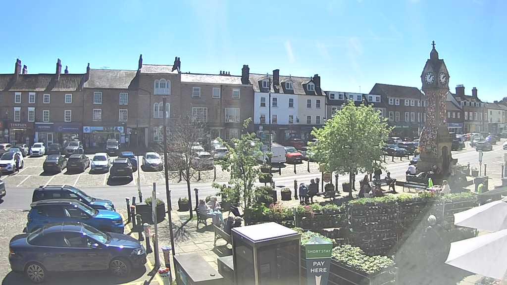 Thirsk webcam overlooking the Market Place