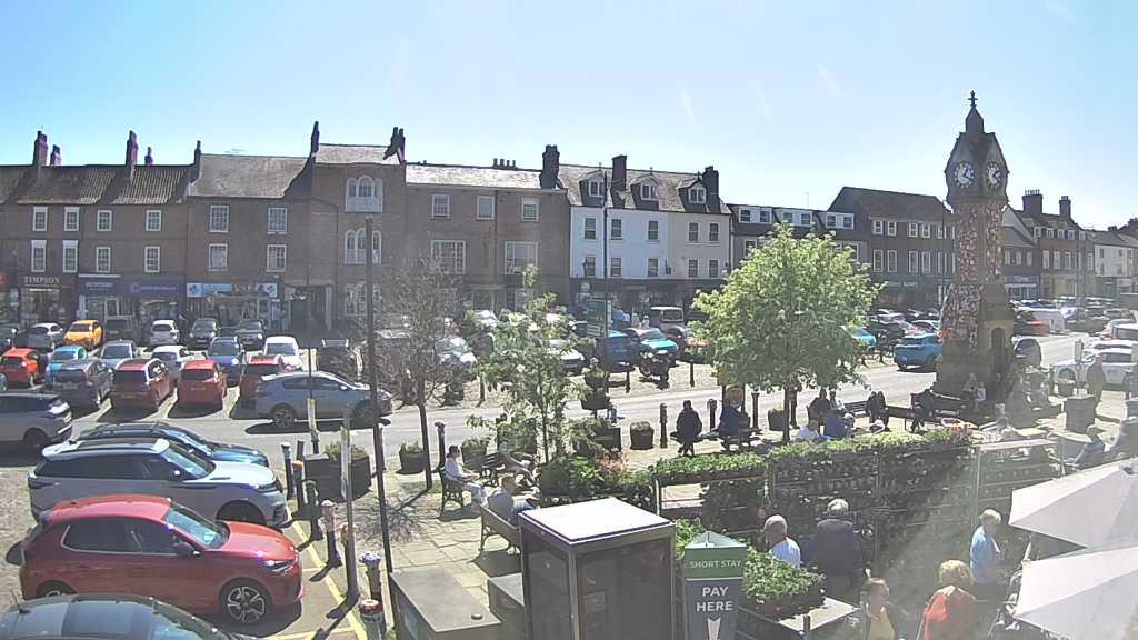 Thirsk webcam overlooking the Market Place