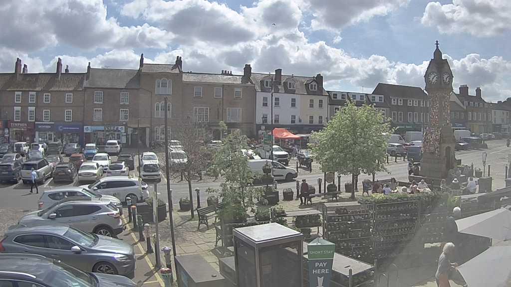 Thirsk webcam overlooking the Market Place