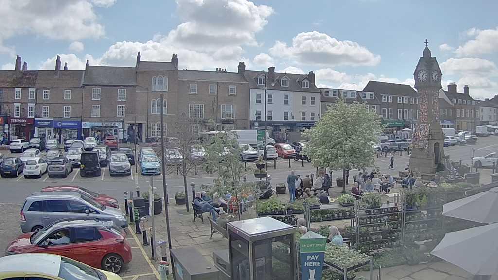 Thirsk webcam overlooking the Market Place
