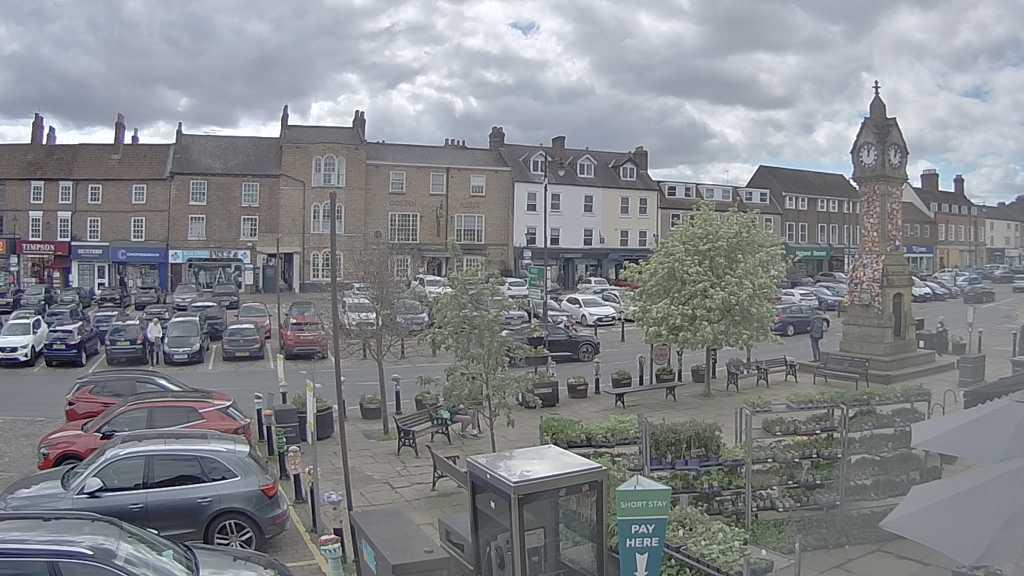 Thirsk webcam overlooking the Market Place