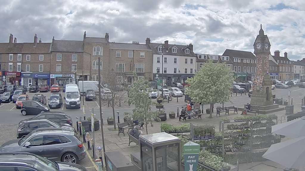Thirsk webcam overlooking the Market Place