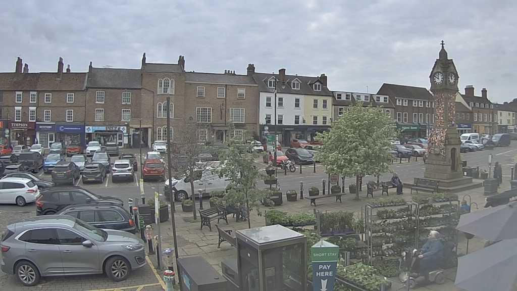 Thirsk webcam overlooking the Market Place