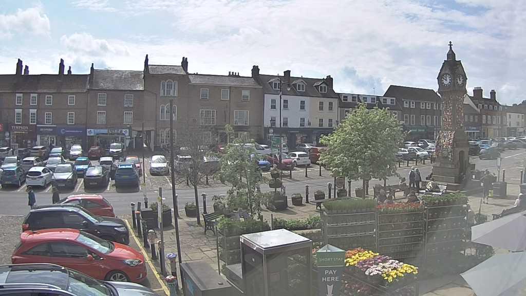 Thirsk webcam overlooking the Market Place