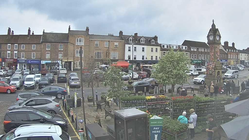 Thirsk webcam overlooking the Market Place