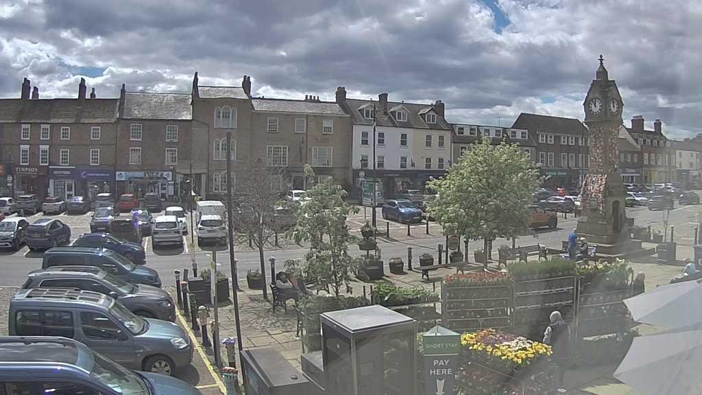 Thirsk webcam overlooking the Market Place