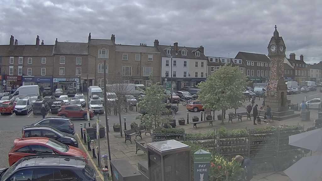 Thirsk webcam overlooking the Market Place