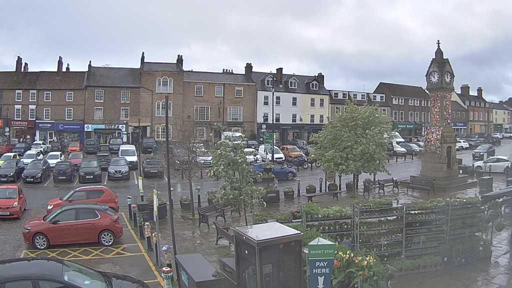 Thirsk webcam overlooking the Market Place