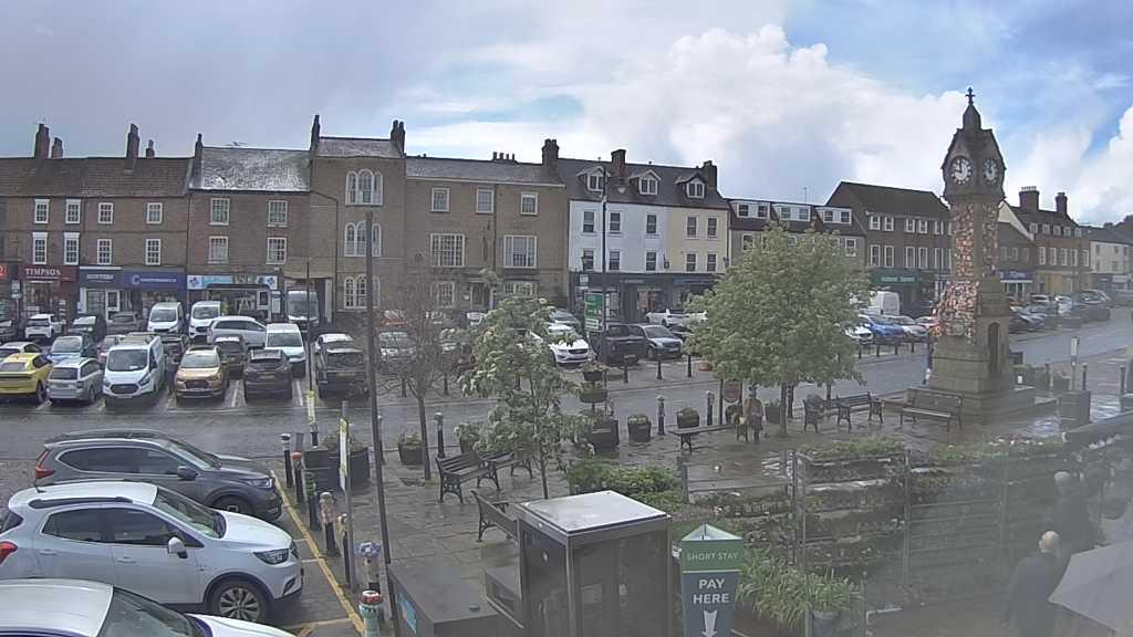 Thirsk webcam overlooking the Market Place