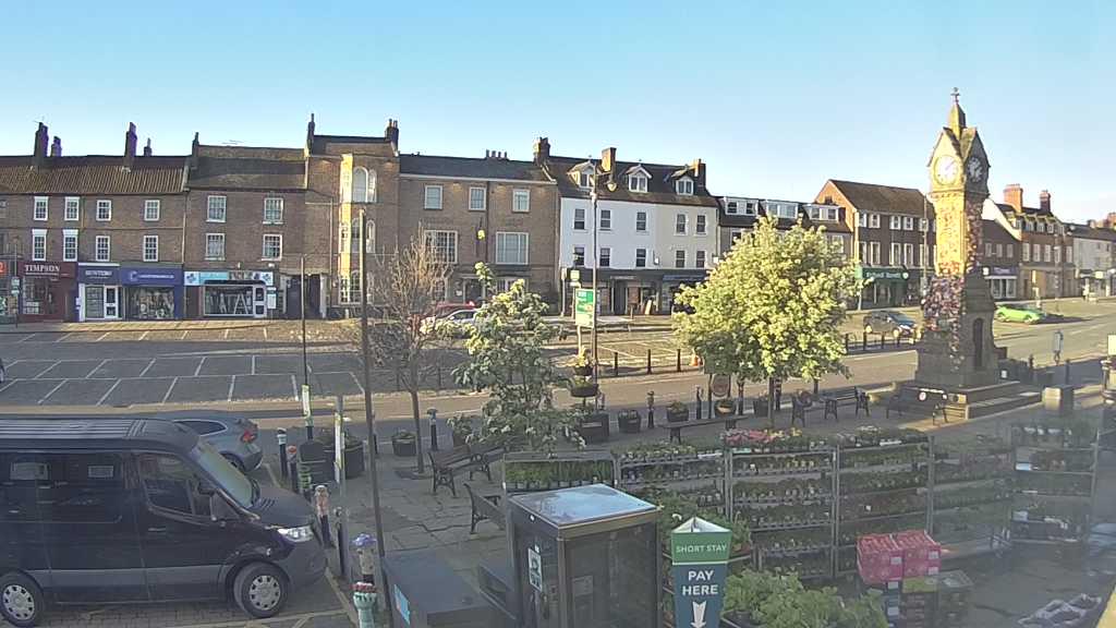 Thirsk webcam overlooking the Market Place