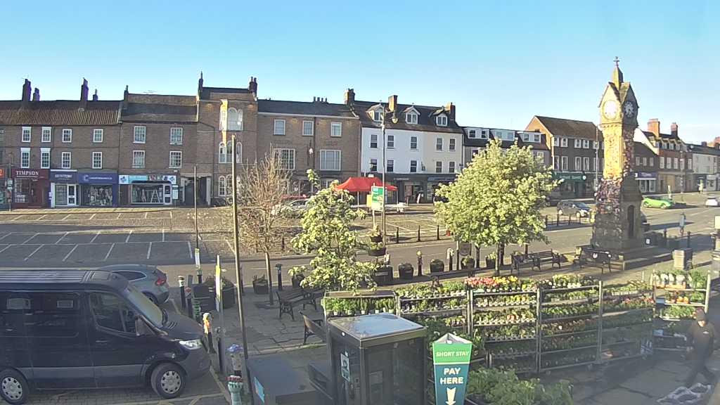 Thirsk webcam overlooking the Market Place