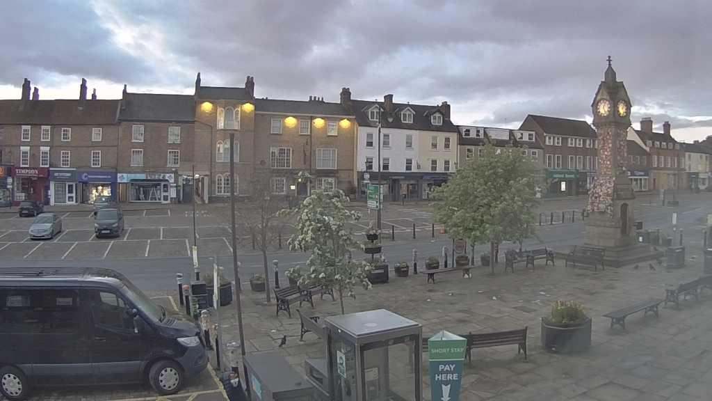 Thirsk webcam overlooking the Market Place