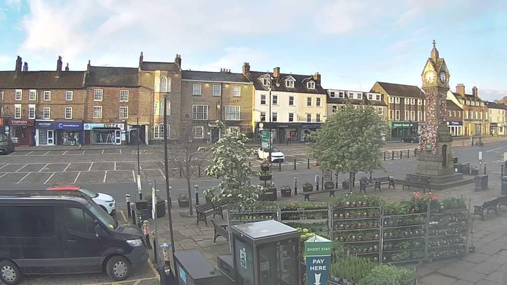Thirsk webcam overlooking the Market Place