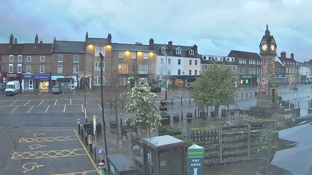 Thirsk webcam overlooking the Market Place