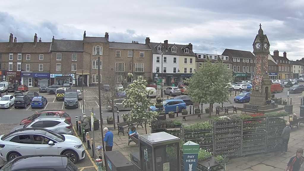 Thirsk webcam overlooking the Market Place