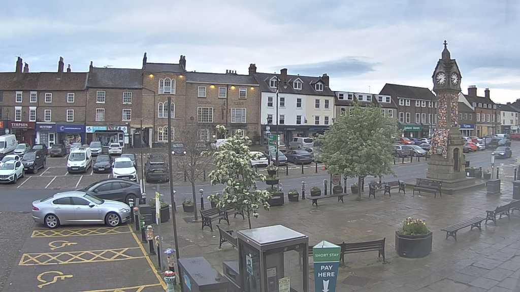 Thirsk webcam overlooking the Market Place