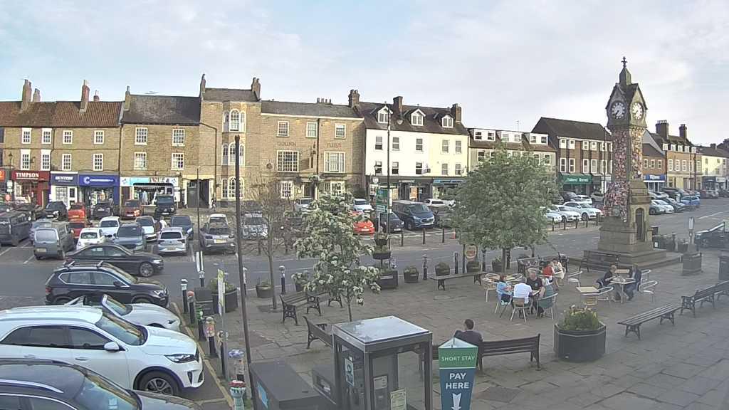 Thirsk webcam overlooking the Market Place