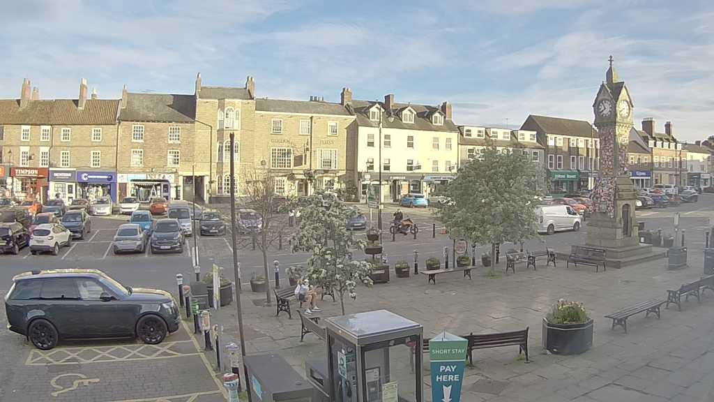 Thirsk webcam overlooking the Market Place