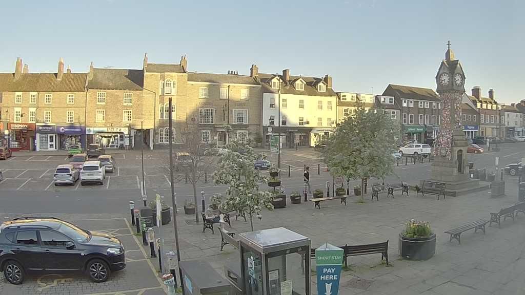 Thirsk webcam overlooking the Market Place