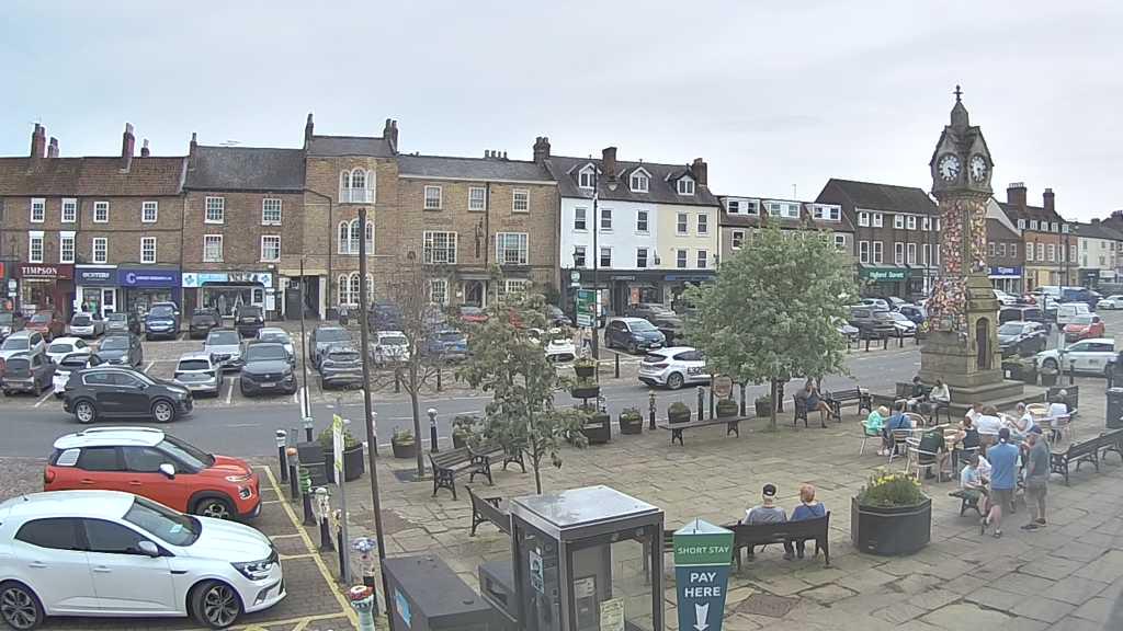 Thirsk webcam overlooking the Market Place