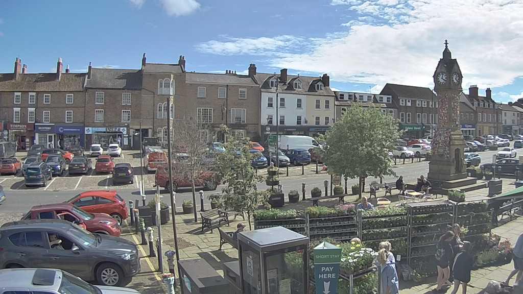 Thirsk webcam overlooking the Market Place