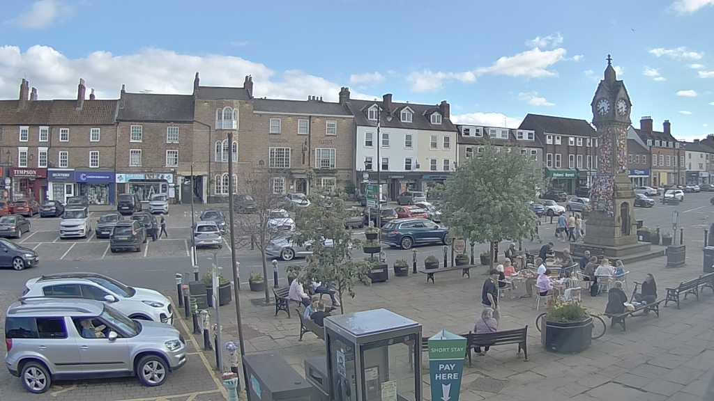 Thirsk webcam overlooking the Market Place