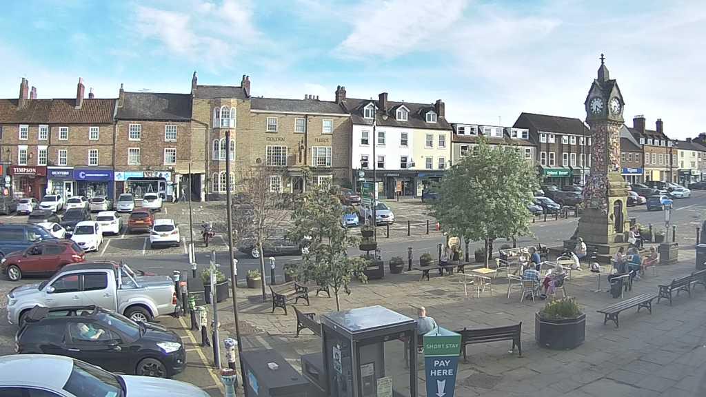 Thirsk webcam overlooking the Market Place