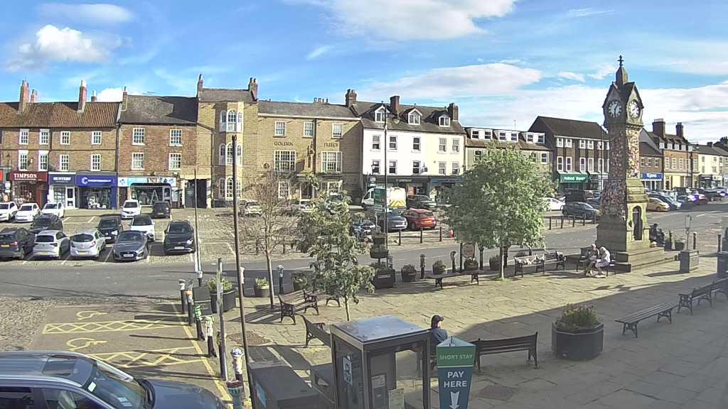 Thirsk webcam overlooking the Market Place