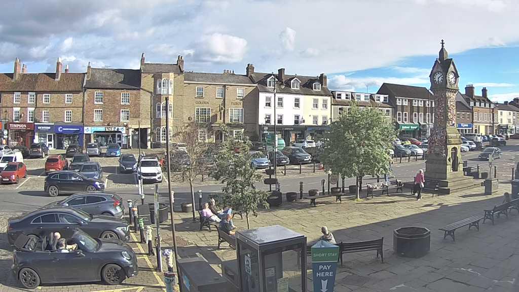 Thirsk webcam overlooking the Market Place