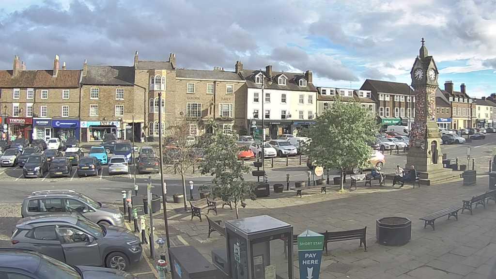 Thirsk webcam overlooking the Market Place