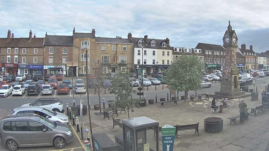 Thirsk webcam overlooking the Market Place