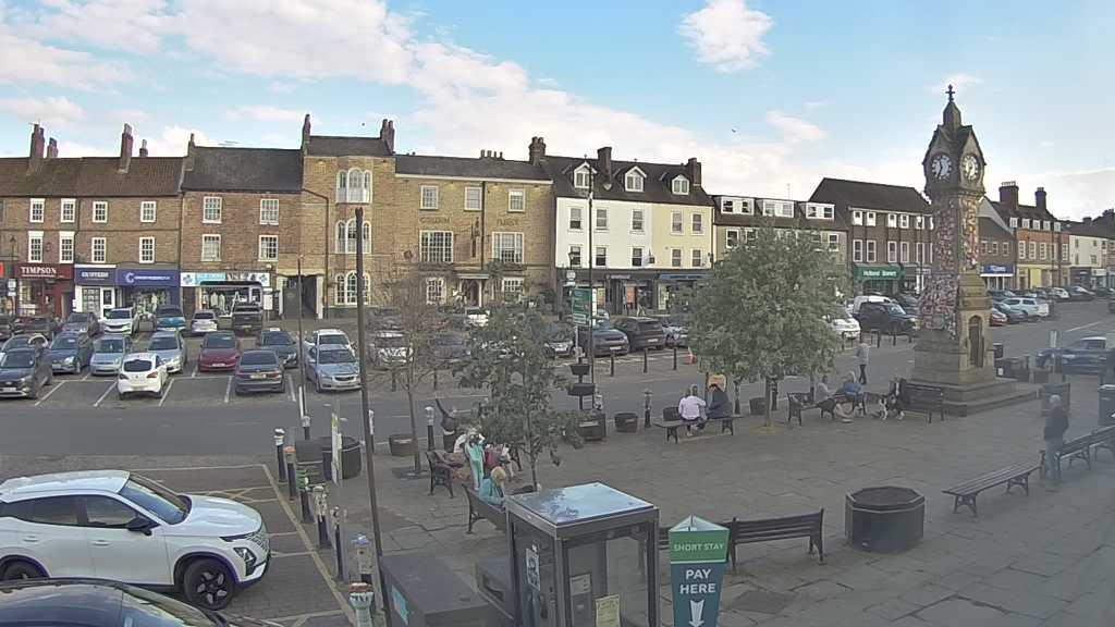Thirsk webcam overlooking the Market Place
